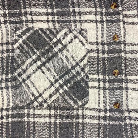Ci Sono Gray and White Cropped Plaid Flannel Shirt - Picture 4 of 5